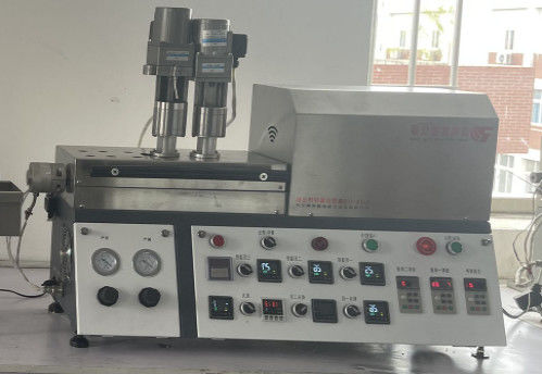 kupować 800X350X580mm Równoległa wytłaczarka dwuślimakowa Wytłaczarka z tworzywa sztucznego z mieszanką polimerową online manufacture